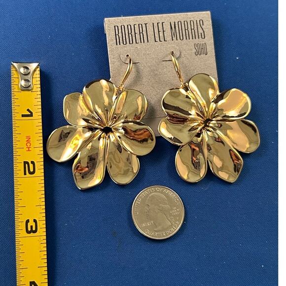 Robert Lee Morris Studio Gold Tone Flower Dangle Earrings NWT - Picture 6 of 6